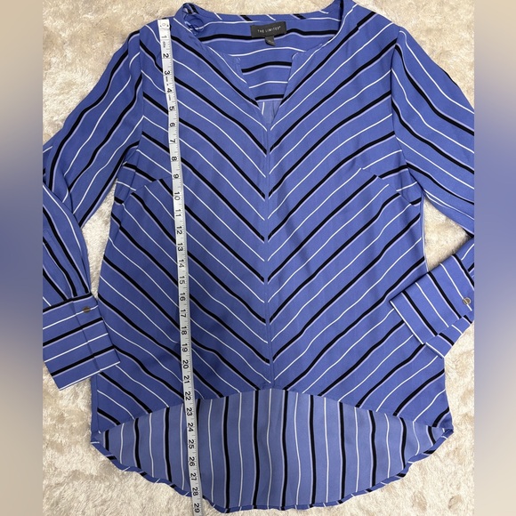 Lavender Blue Striped Long Sleeve High-low Blouse -Excellent condition -S - Picture 4 of 8